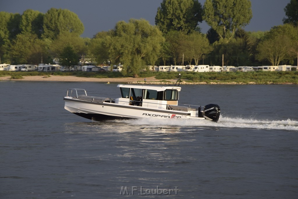 PRhein Koeln Porz Ensen Schwimmer untergegangen P175.JPG - Miklos Laubert